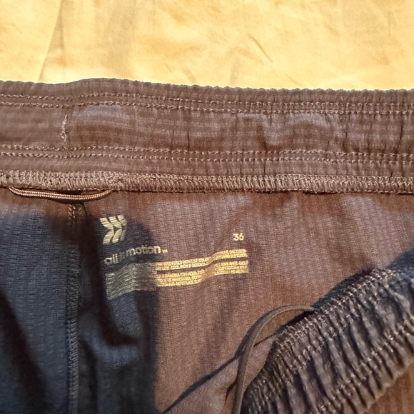 Navy all in motion athletic shorts size 36 - Picture 2 of 3